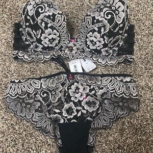 “Beyond Sexy” La Senza Bra Set 34C